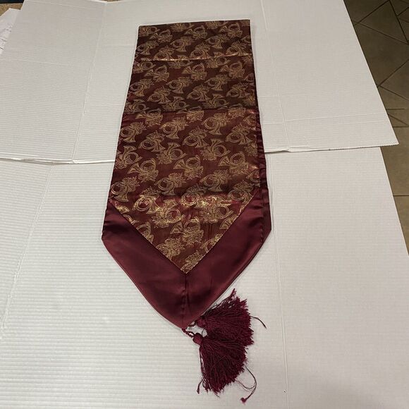 Unbranded Holiday Table Runner - Picture 1 of 3